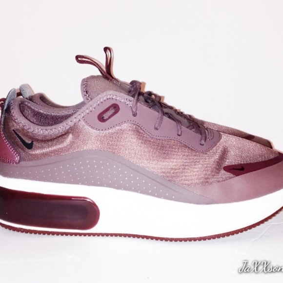 Nike Air Max Dia.     Size 9w - Picture 5 of 9